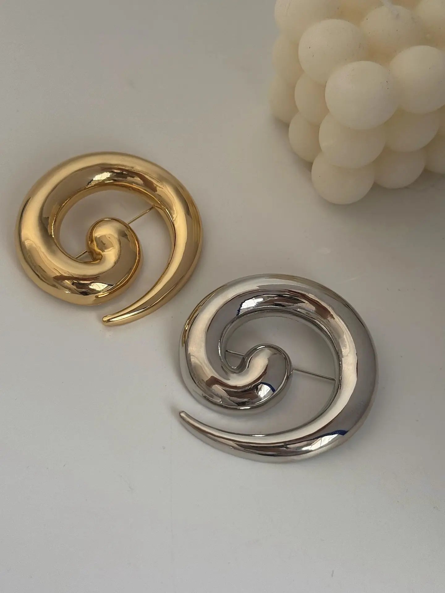 Spiral brooch