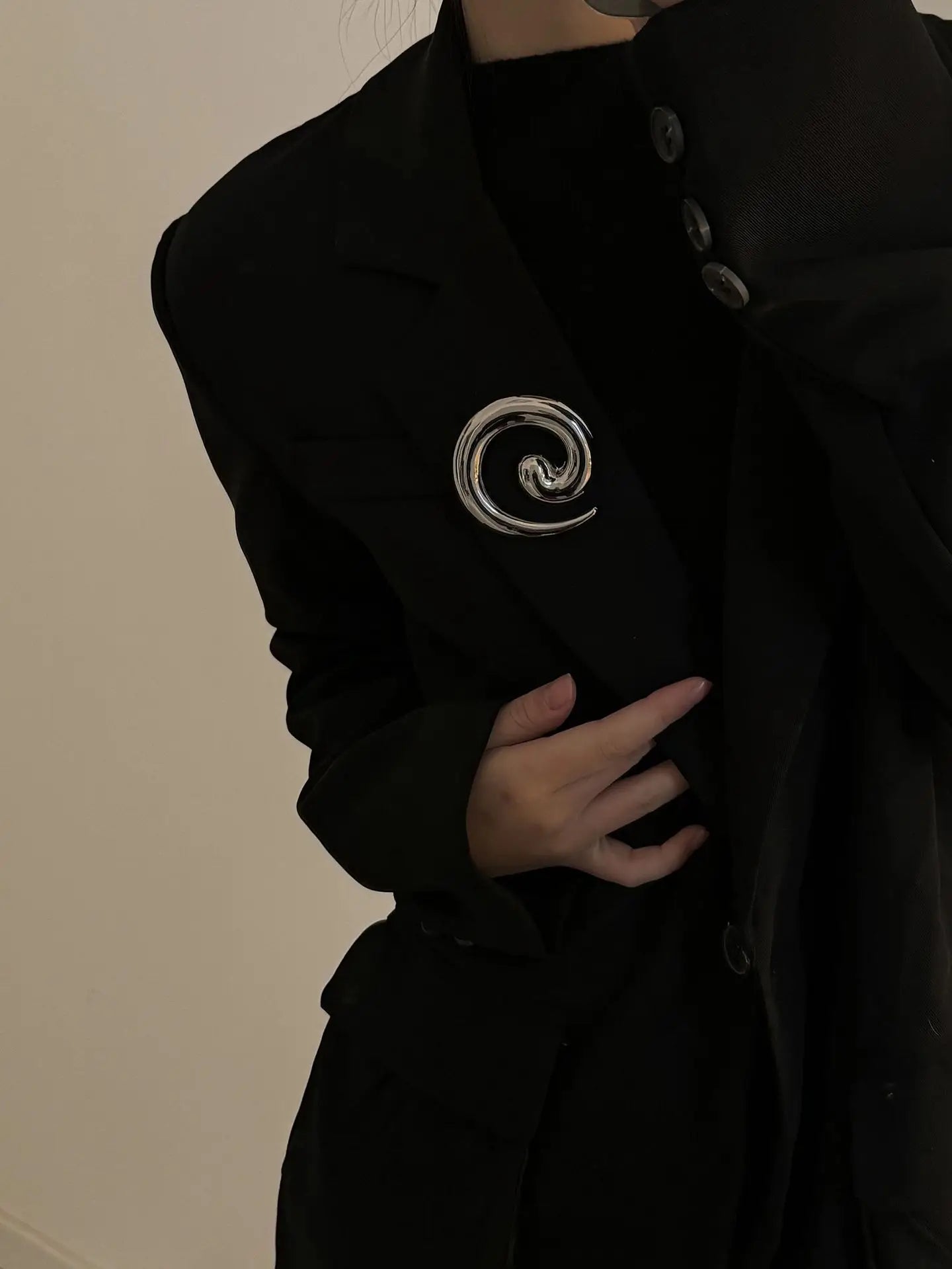 Spiral brooch