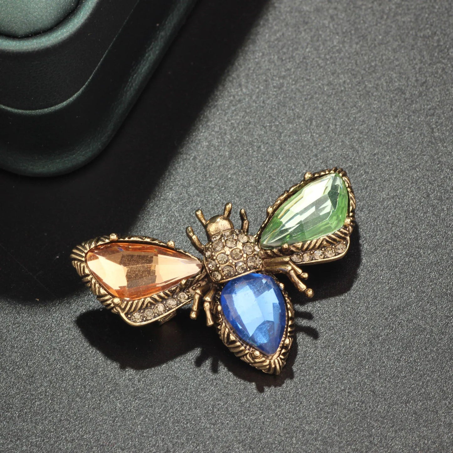 Antique bug brooches - Jewelry Universe - Jewelry making
