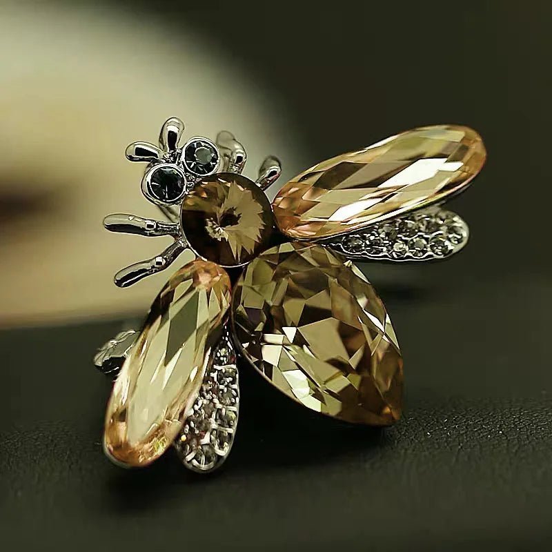 Bee brooch pin - Jewelry Universe