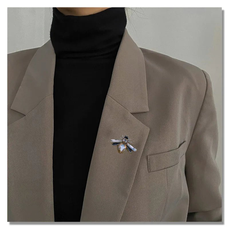 Bee brooch pin - Jewelry Universe
