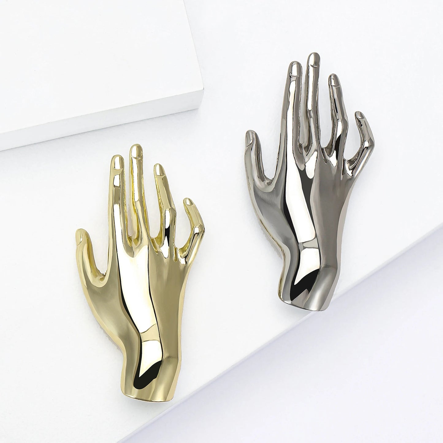 Brooch hand - Jewelry Universe