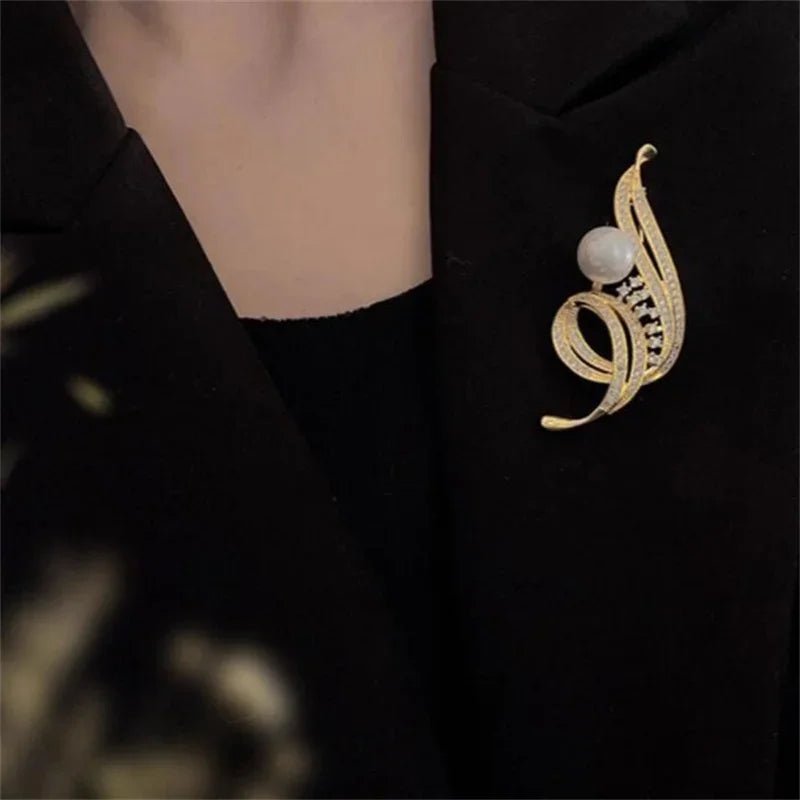 Flame brooch - Jewelry Universe