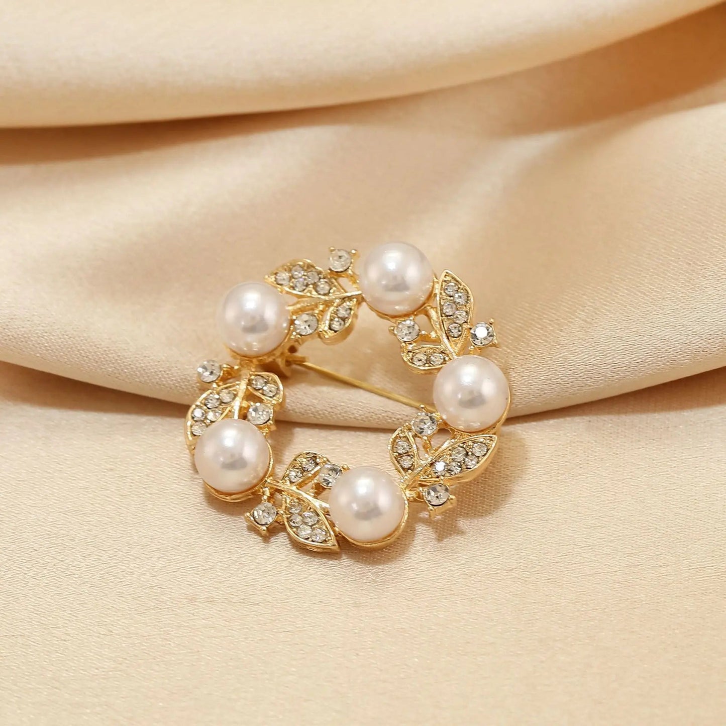 Luxury designer brooches - Jewelry Universe