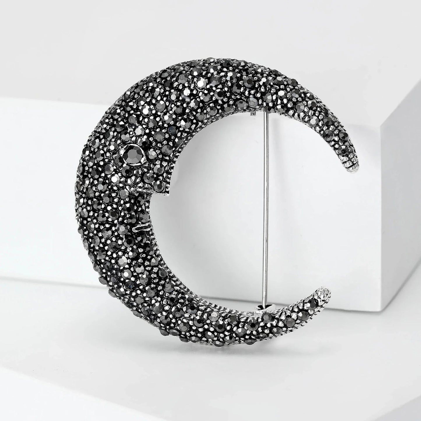 Moon brooch - Jewelry Universe