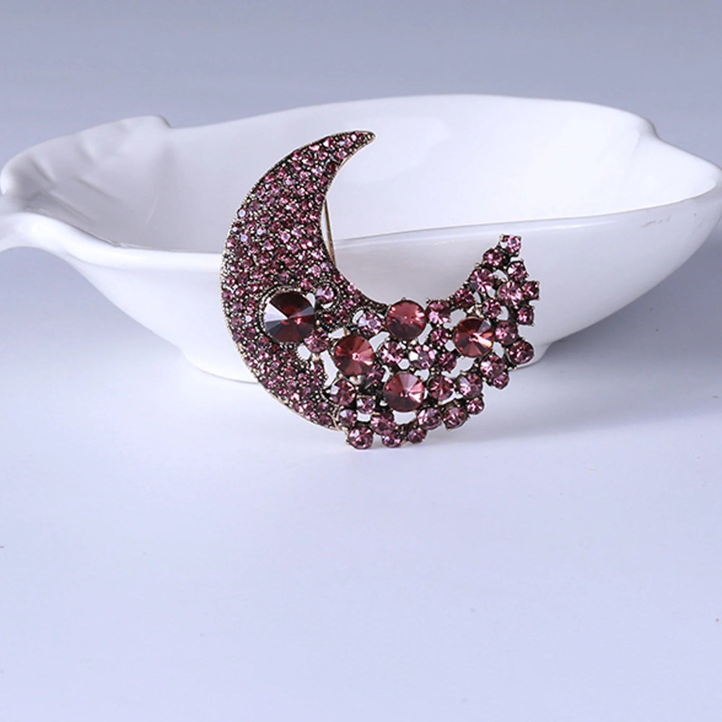 Moon brooch - Jewelry Universe