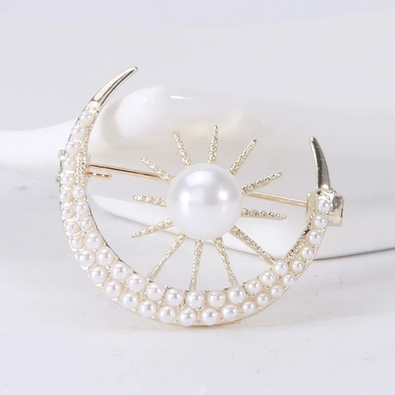 Moon brooch - Jewelry Universe