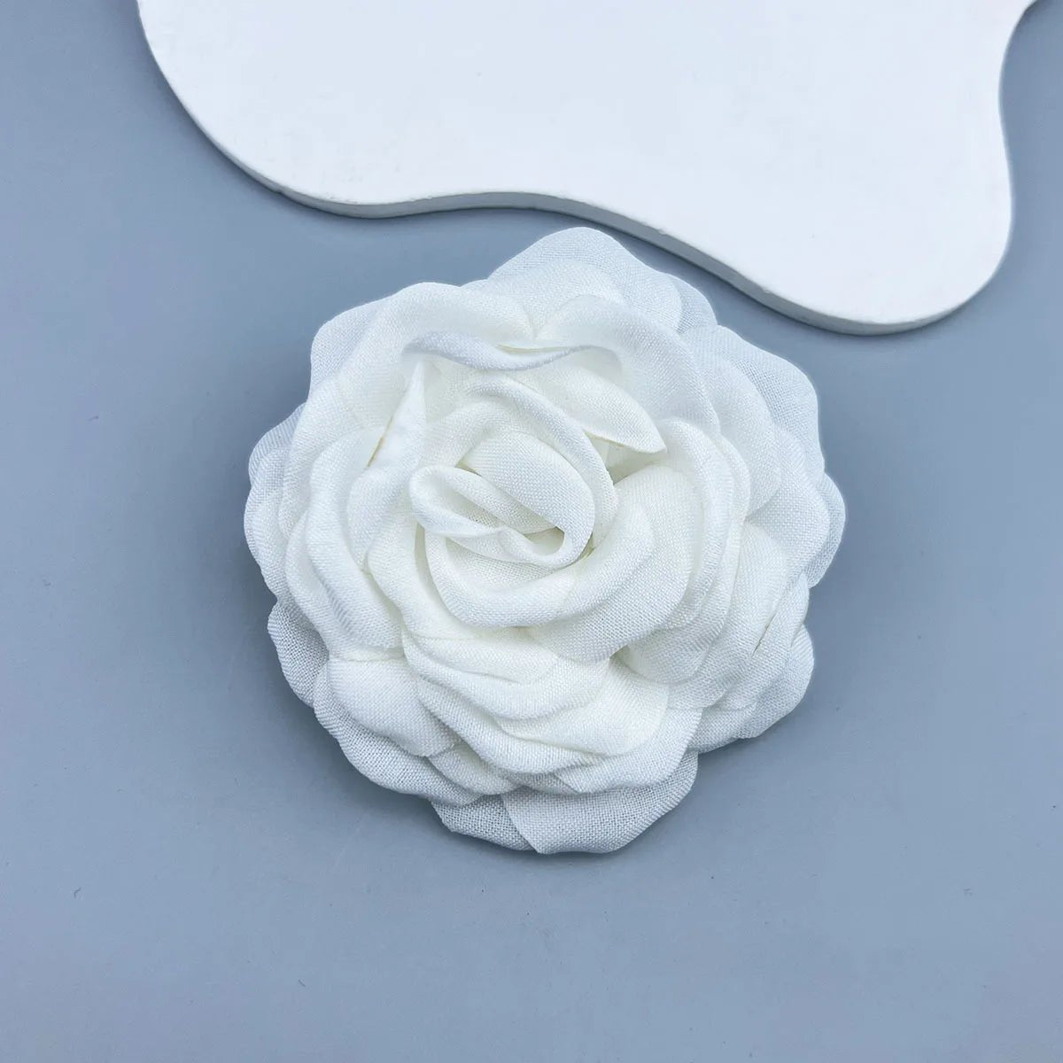 Silk flower brooch - Jewelry Universe