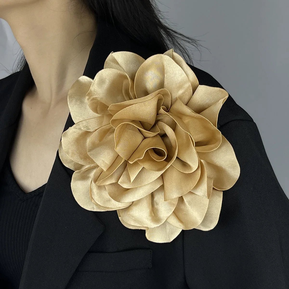 Silk flower brooch - Jewelry Universe