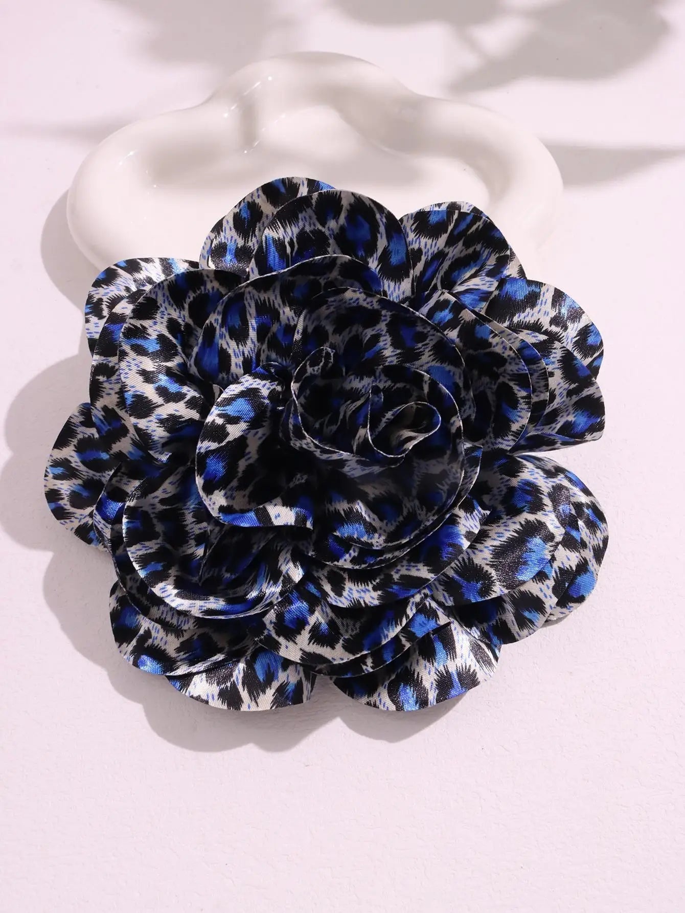 Silk flower brooch - Jewelry Universe