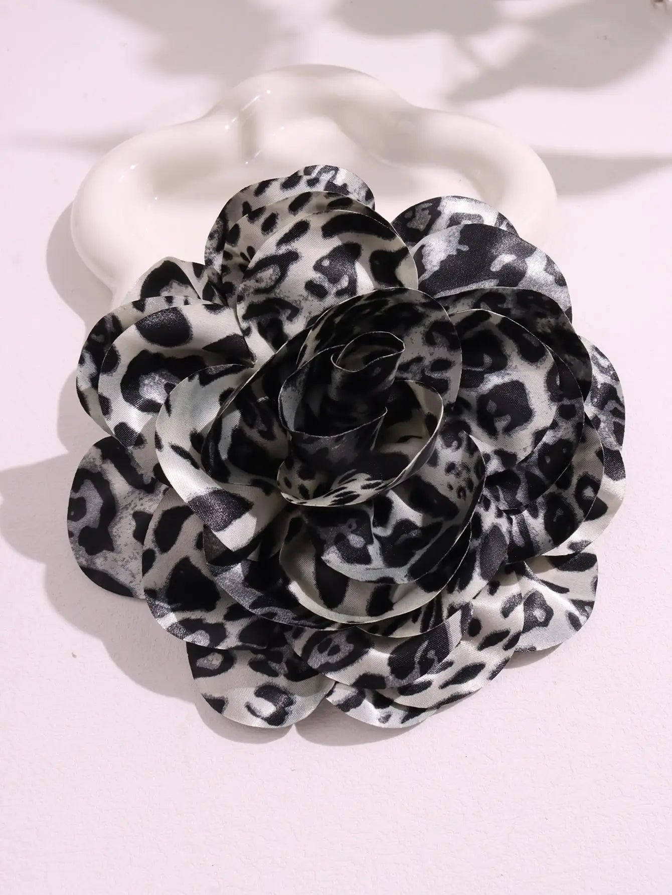 Silk flower brooch - Jewelry Universe