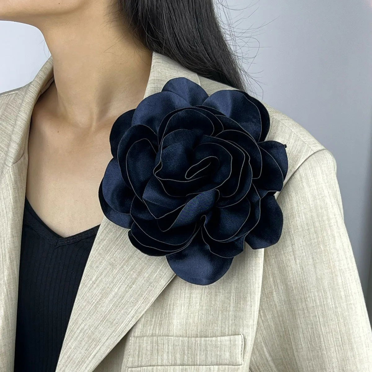 Silk flower brooch - Jewelry Universe