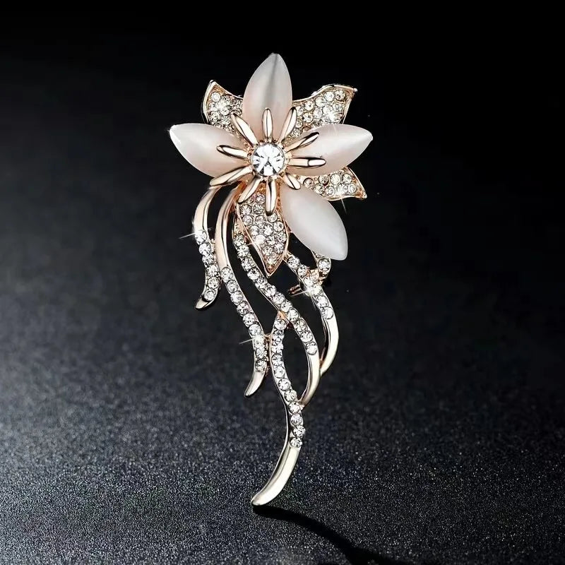 Swan brooch - Jewelry Universe