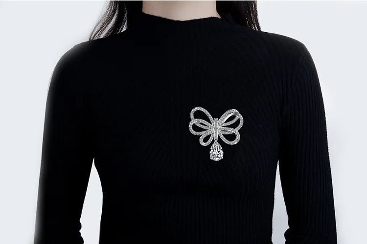 Trifari bow brooch - Jewelry Universe