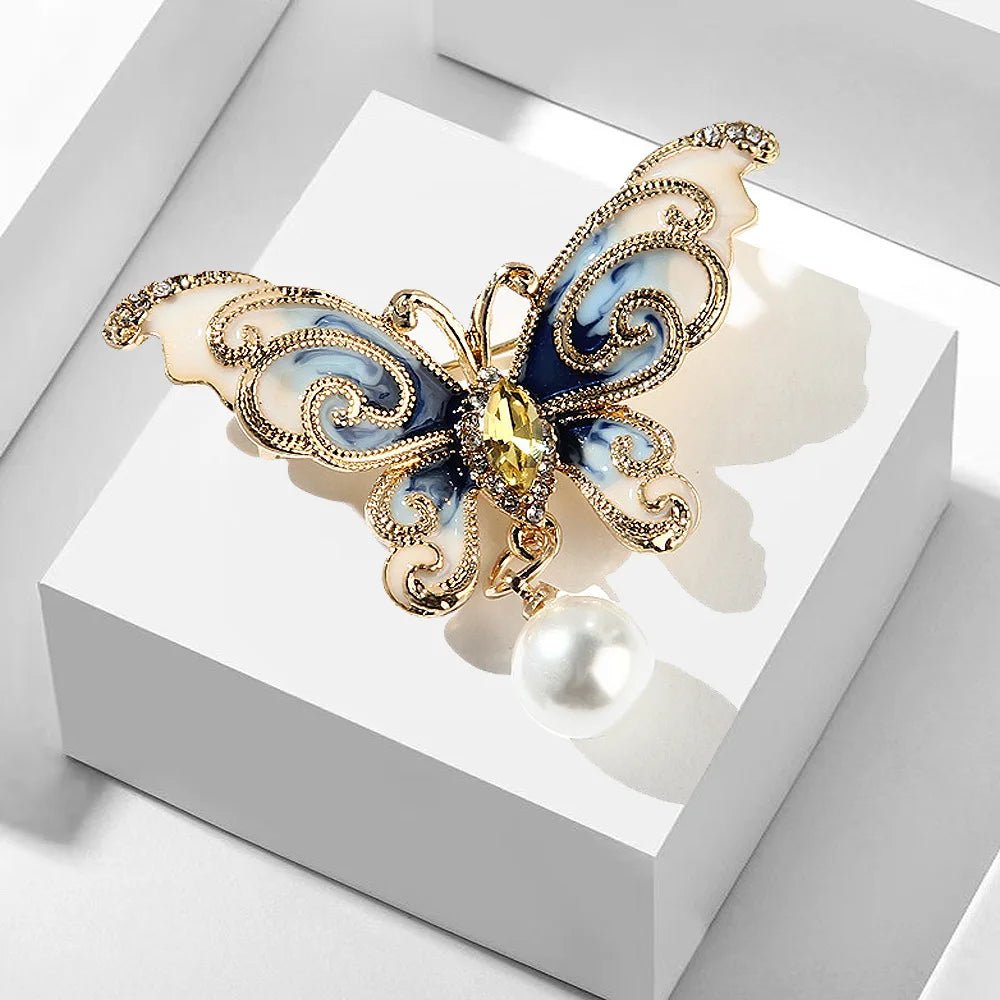 Vintage rhinestone butterfly brooch - Jewelry Universe