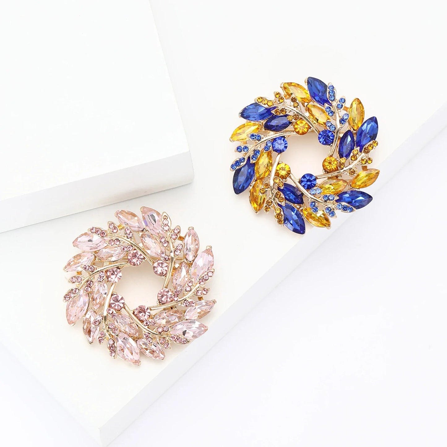 Wreath brooch - Jewelry Universe