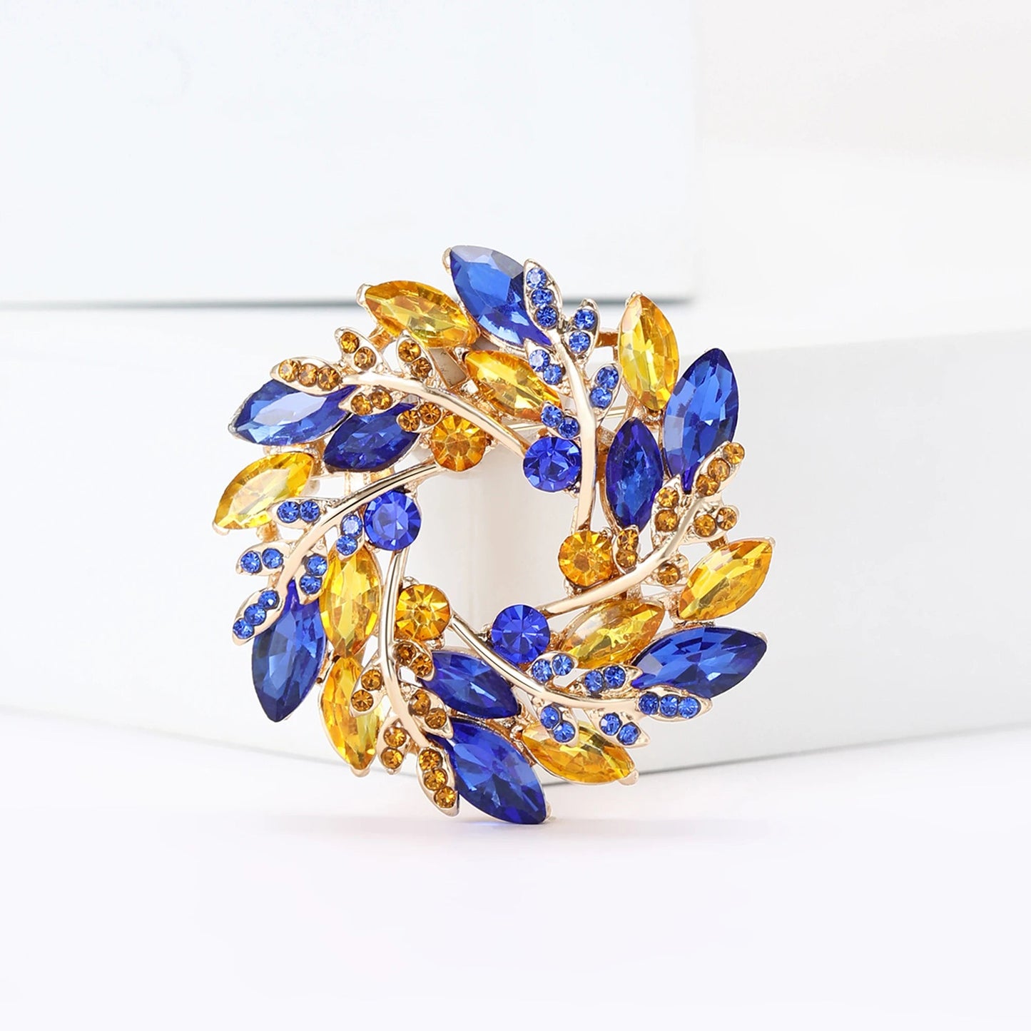 Wreath brooch - Jewelry Universe