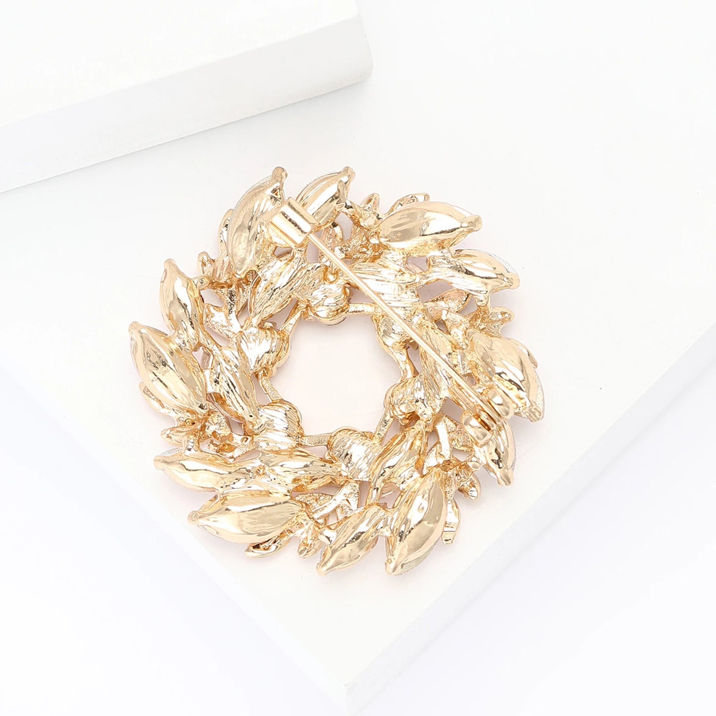 Wreath brooch - Jewelry Universe
