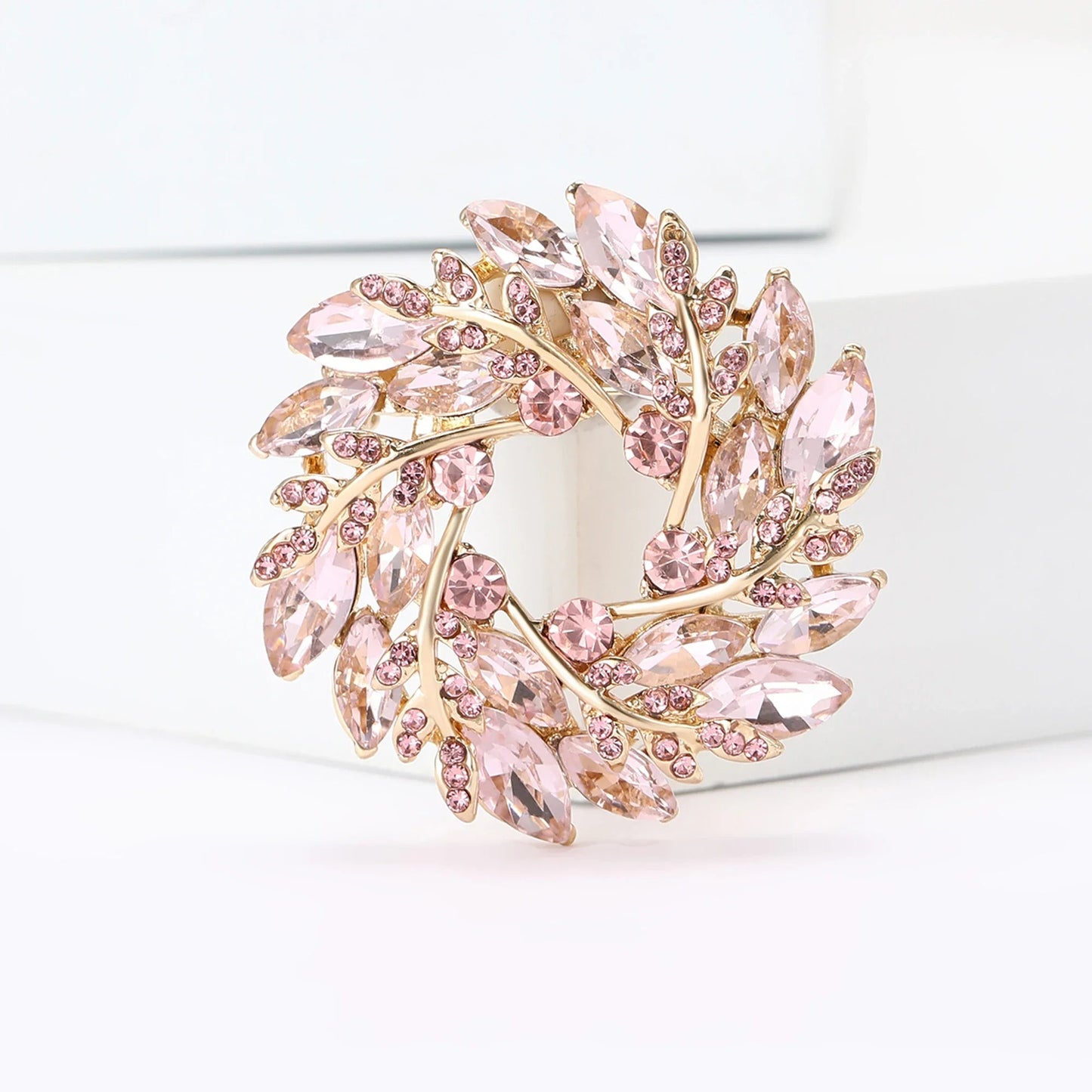 Wreath brooch - Jewelry Universe
