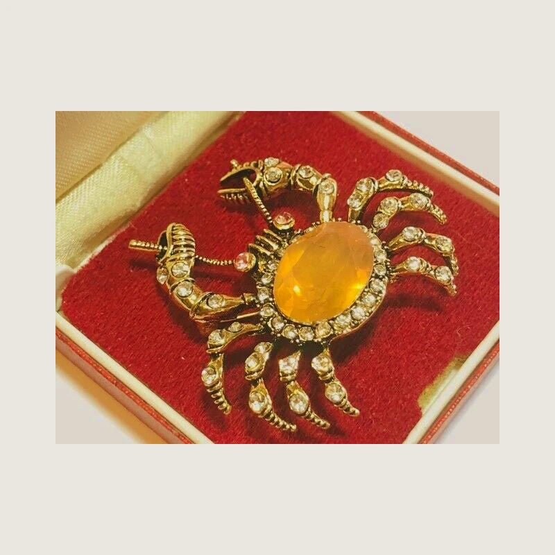 Yellow brooch - Jewelry Universe