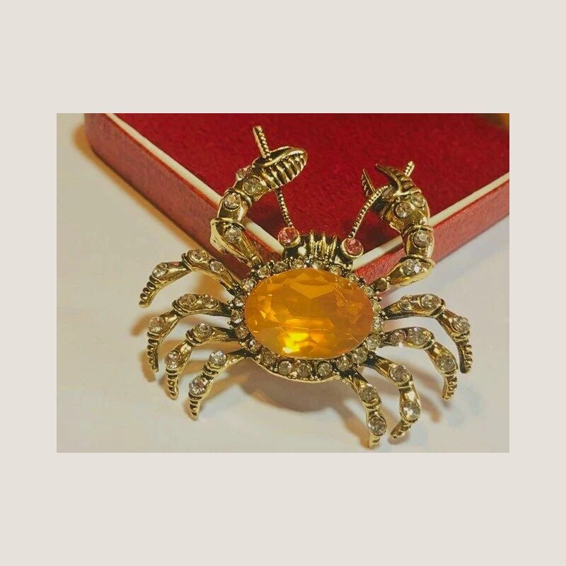 Yellow brooch - Jewelry Universe