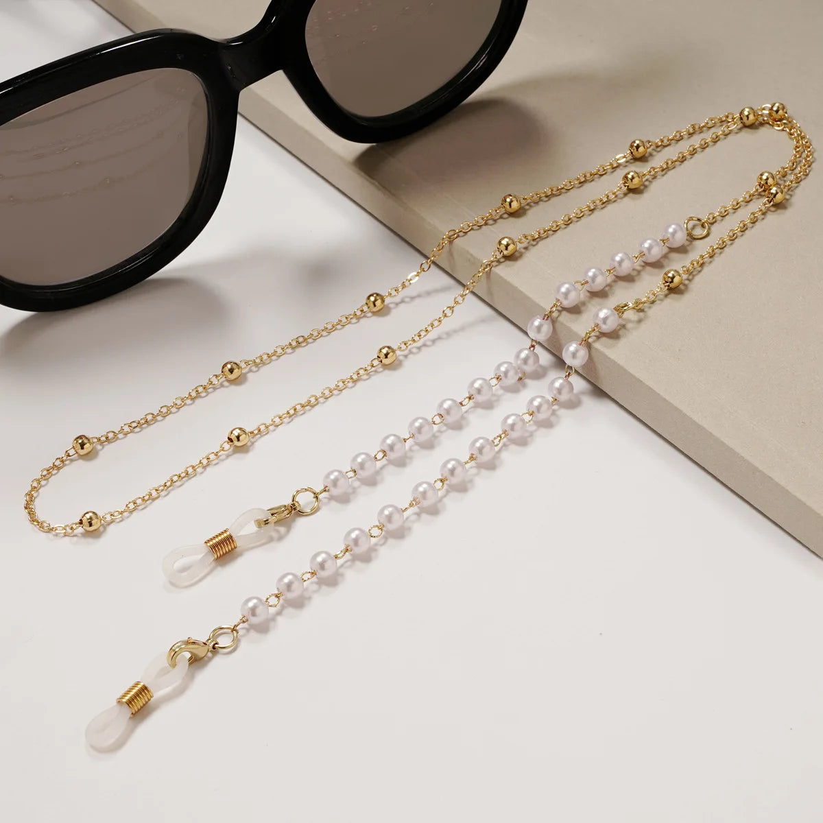 Eyewear holder necklace