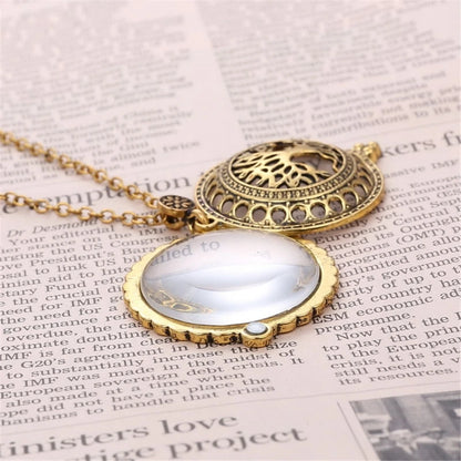 Magnifying necklace