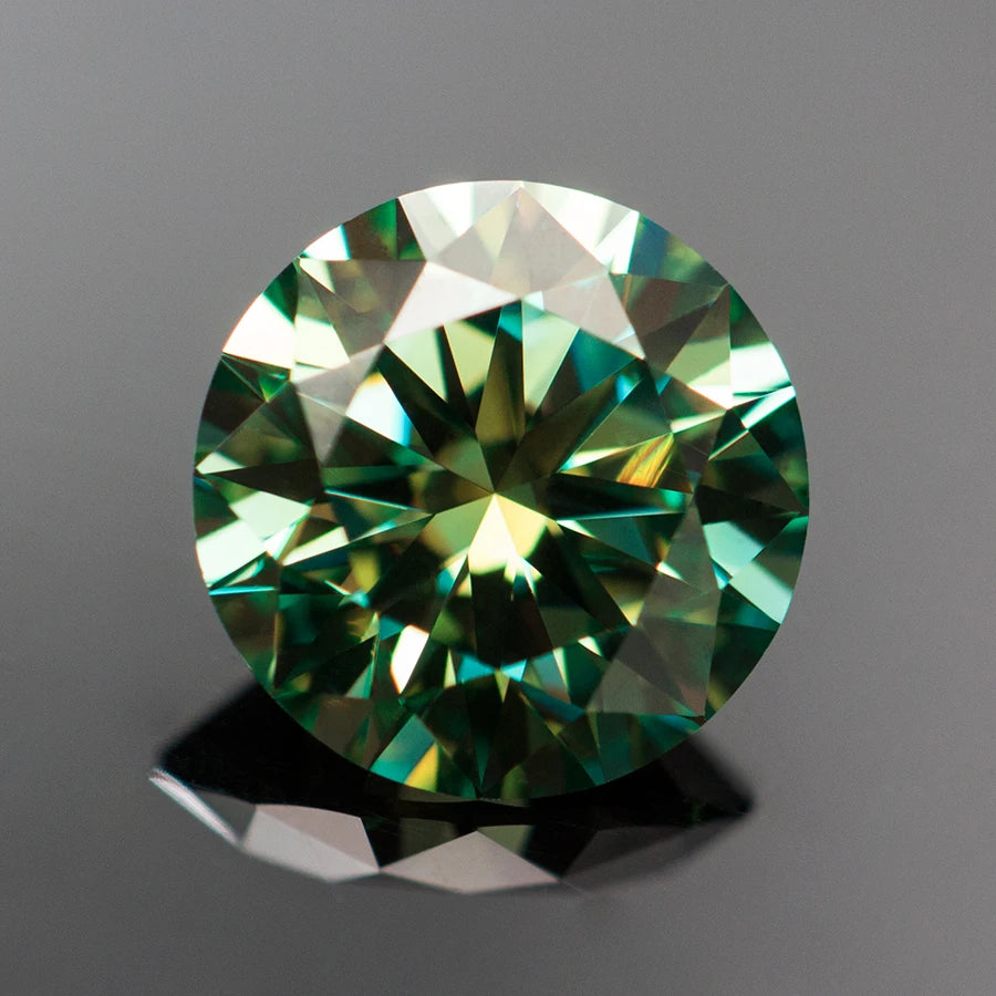 Coloured moissanite