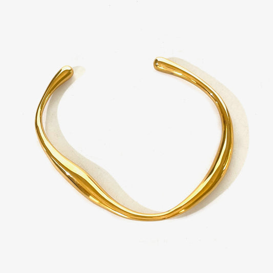 Solid gold bangle bracelet