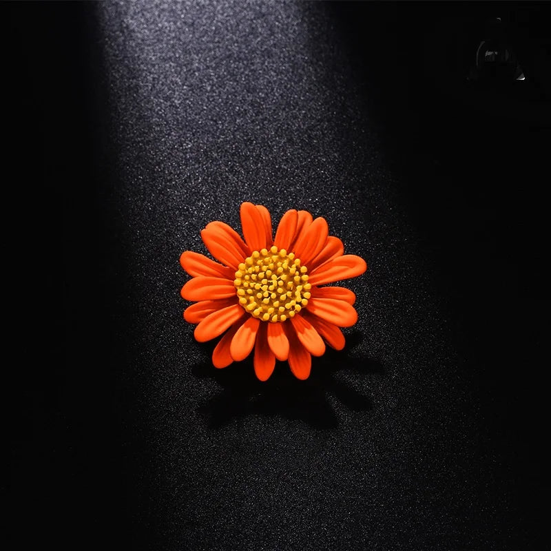 Daisy brooch