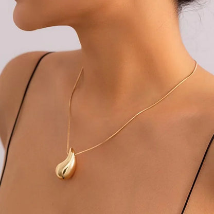 Gold necklace teardrop