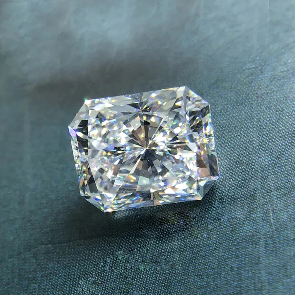 Radiant cut moissanite