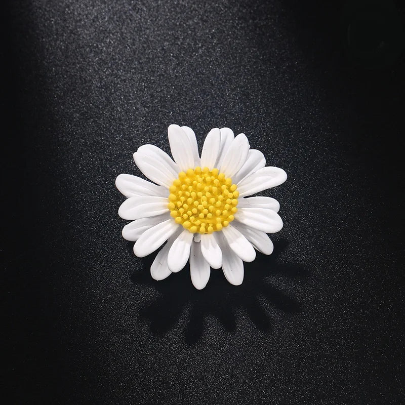 Daisy brooch