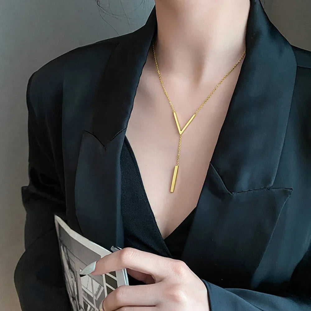 Long gold pendant necklace