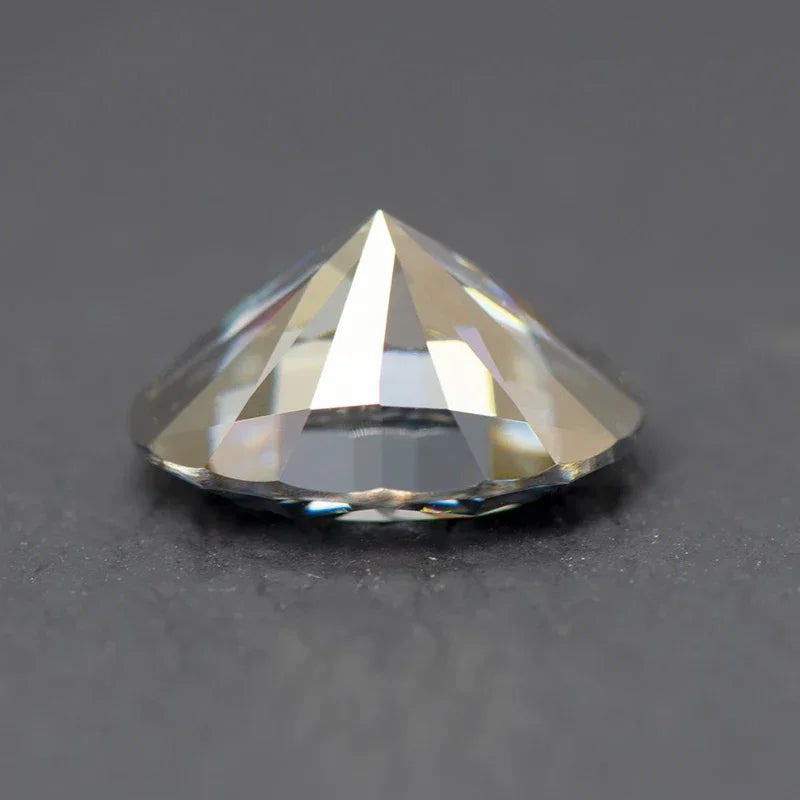 Grey moissanite