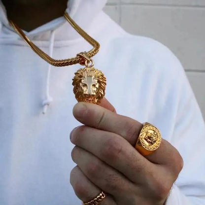 Lion pendant gold