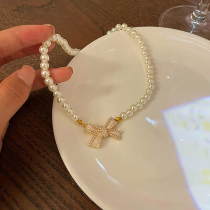 Bow pearl necklace