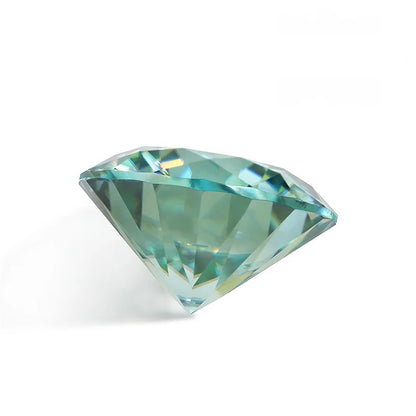 Emerald moissanite