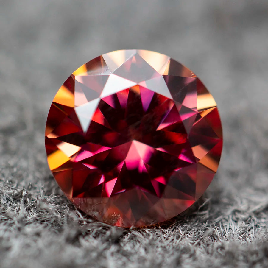 Red moissanite