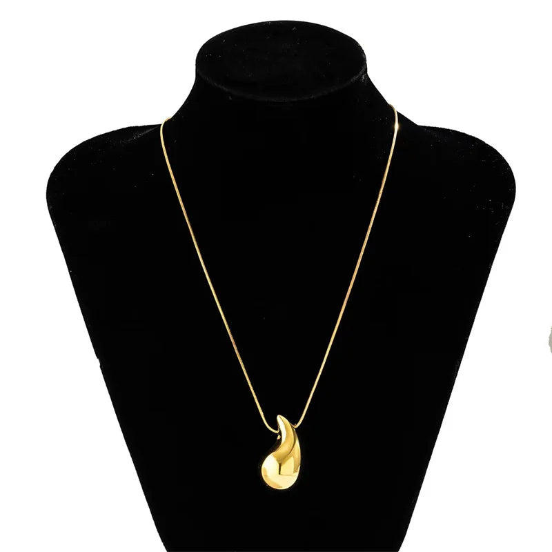 Gold necklace teardrop