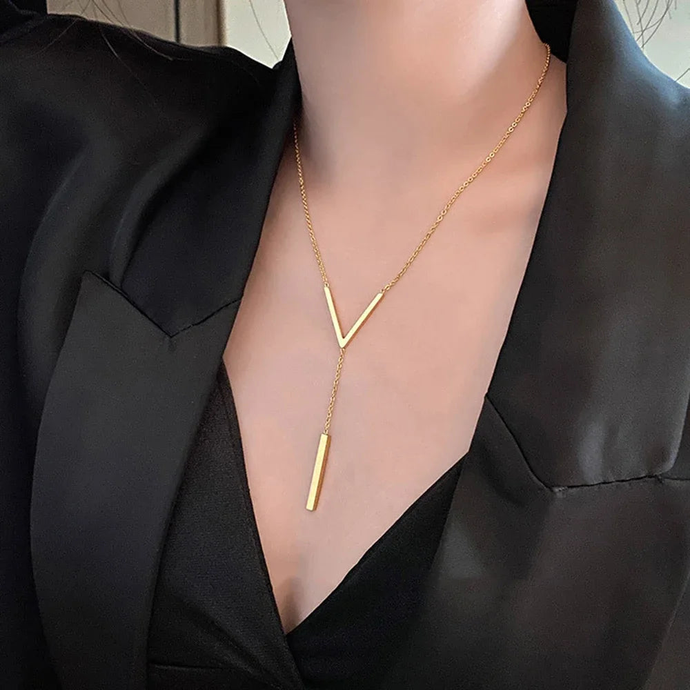 Long gold pendant necklace