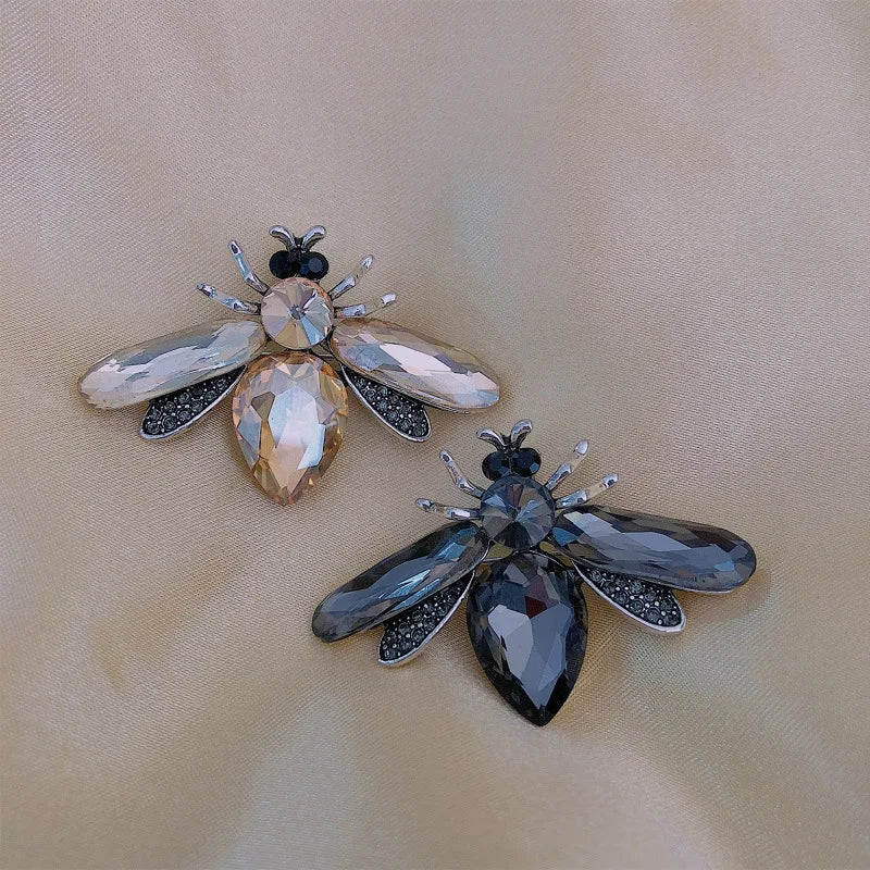 Bee brooch pin