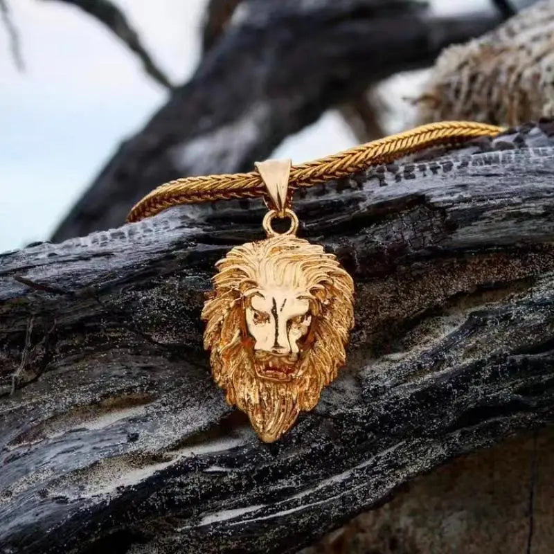 Lion pendant gold