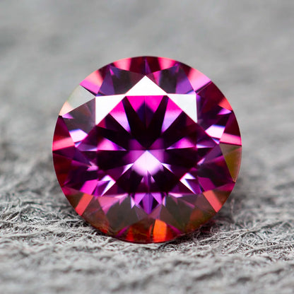 Coloured moissanite