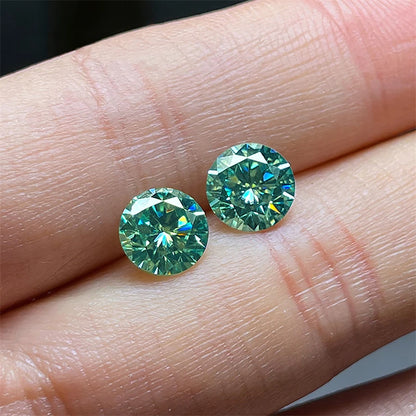 Emerald moissanite