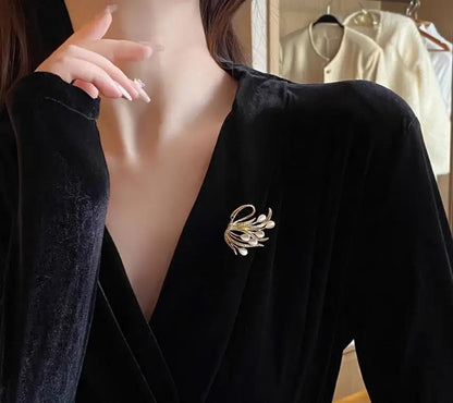 Swan brooch