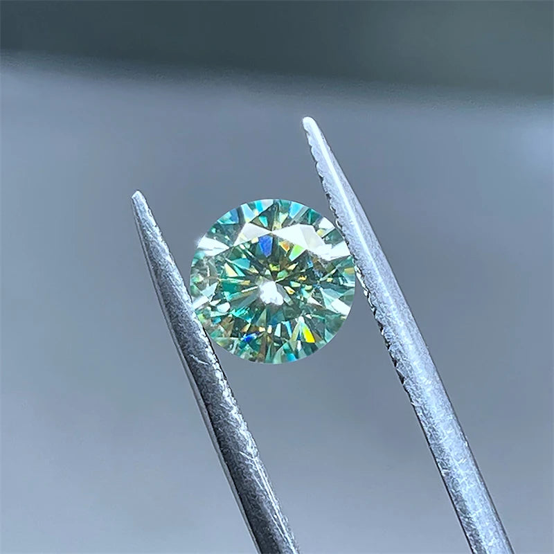 Emerald moissanite