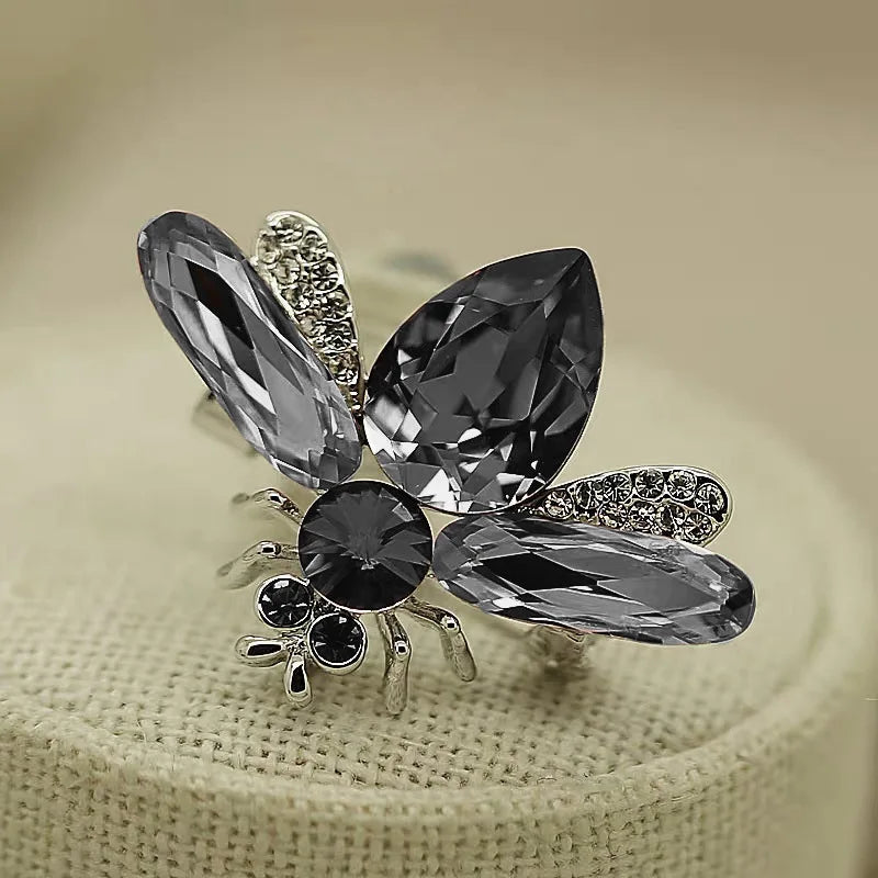 Bee brooch pin