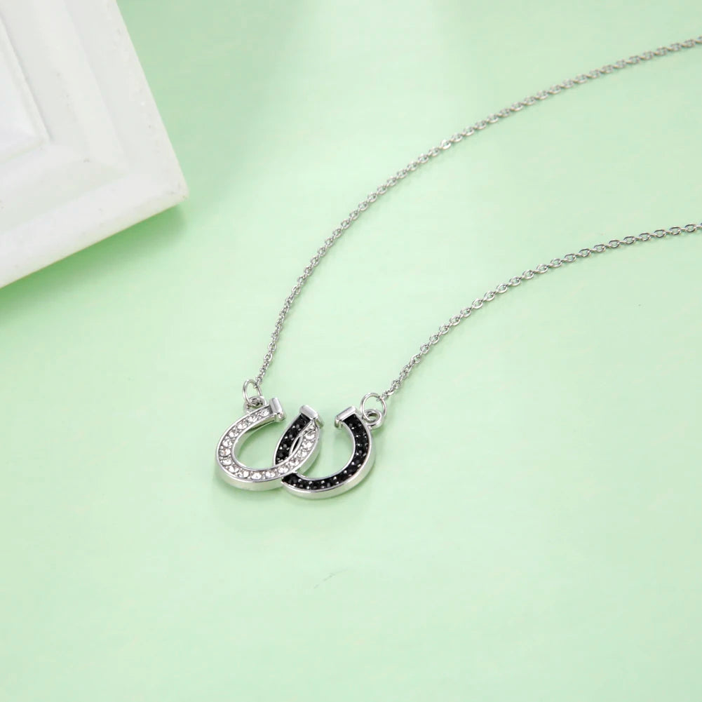 Horseshoe necklace silver