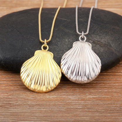 Shell pendant necklace